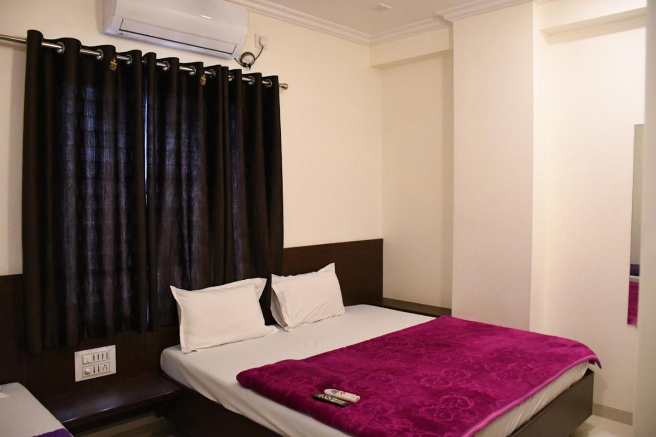 Hotel Sai Shatabdi Shirdi Exterior photo
